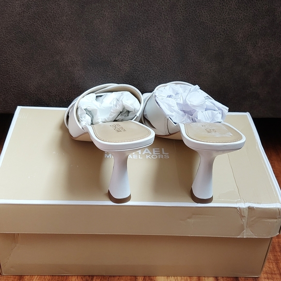 Michael Kors White Clara Mule Leather Size 7 - Picture 3 of 9